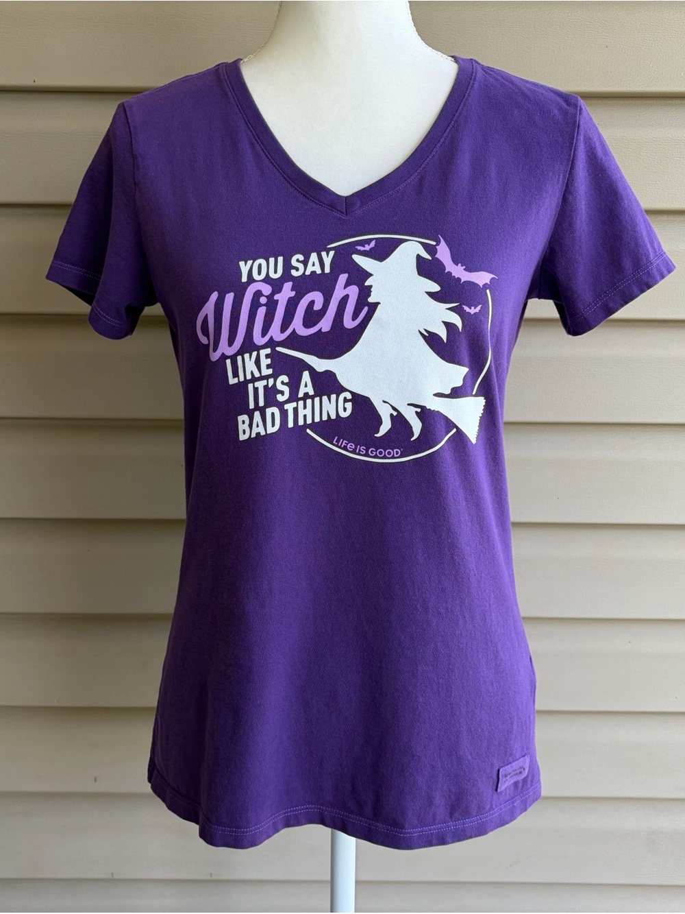 •Life is Good• Short Sleeved Classic Fit T-Shirt - Size Small